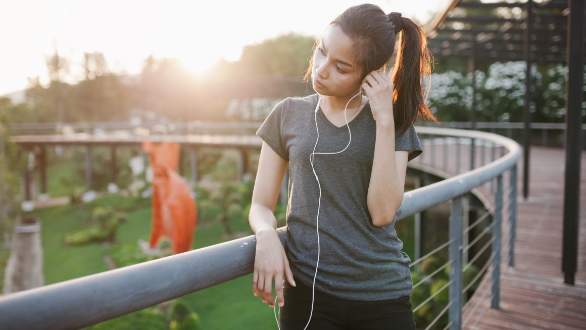 5 Penyebab Miss V Bau Saat Olahraga, Atasi dengan Resik-V Godokan Sirih!